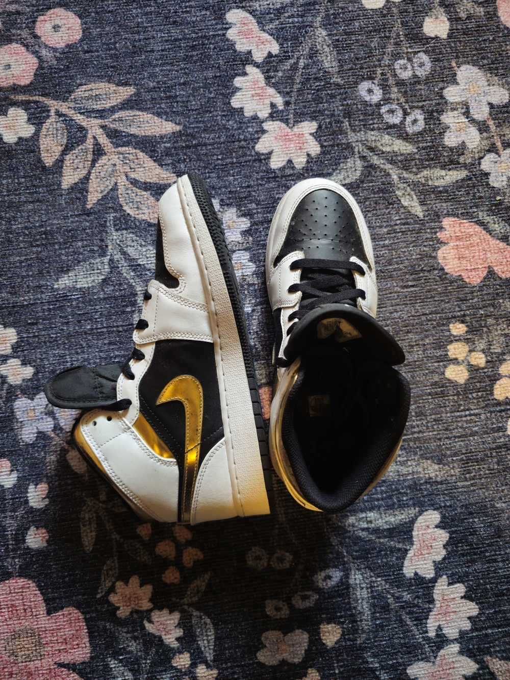 Jordan Kid's High-Top Athletic Shoes White Black Gold